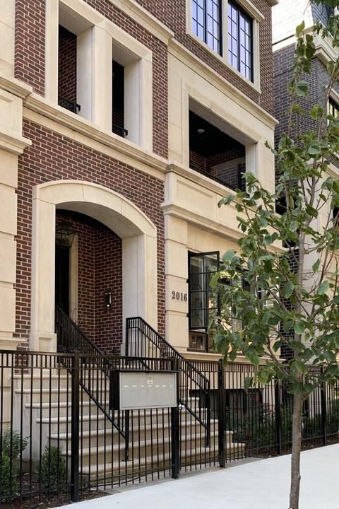 2016 N Howe St #1S, Chicago, IL 60614