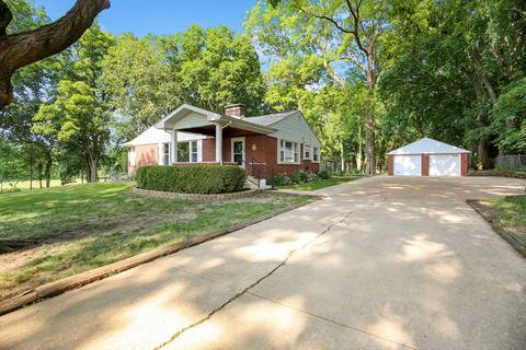 3302 S Race St, Urbana, IL 61802