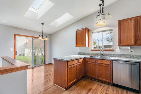 134 Dickens Trl, Elgin, IL 60120 photo 4