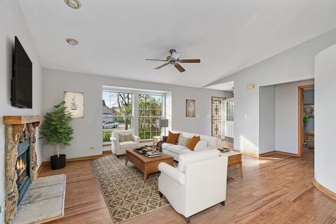 134 Dickens Trl, Elgin, IL 60120 photo 2