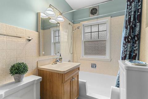 260 Bartram Rd, Riverside, IL 60546 photo 15