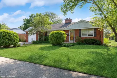 930 N Washington Ave, Park Ridge, IL 60068