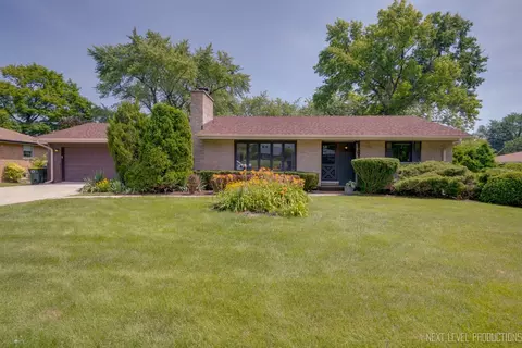 6 N165 Acacia Ln, Medinah, IL 60157