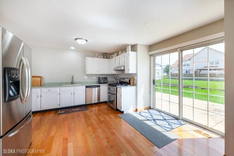 1301 Branden Ln, Bartlett, IL 60103 photo 8