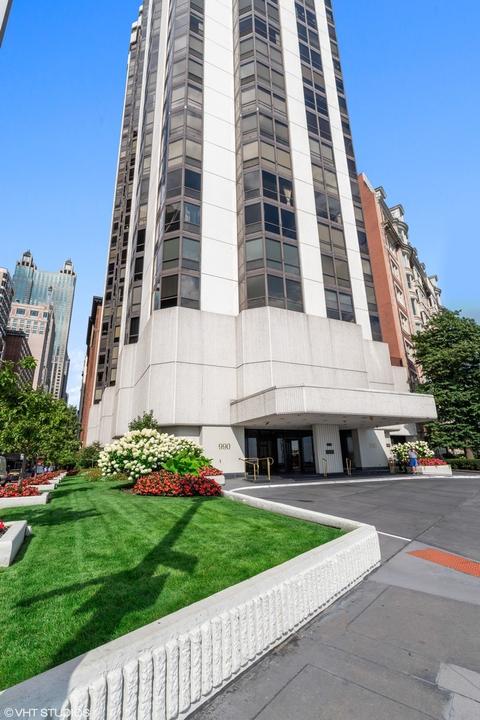 990 N Lake Shore Dr #32A, Chicago, IL 60611