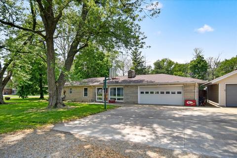 402 W Linden St, Tolono, IL 61880