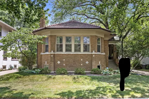 106 4th St, Wilmette, IL 60091