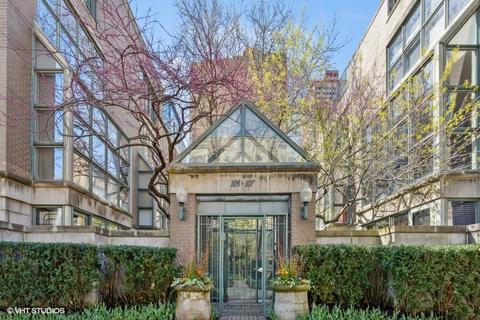 107 W Delaware Pl #H, Chicago, IL 60610