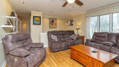 400 Frederick Ln, Hoffman Estates, IL 60169 photo 3