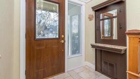 400 Frederick Ln, Hoffman Estates, IL 60169 photo 2