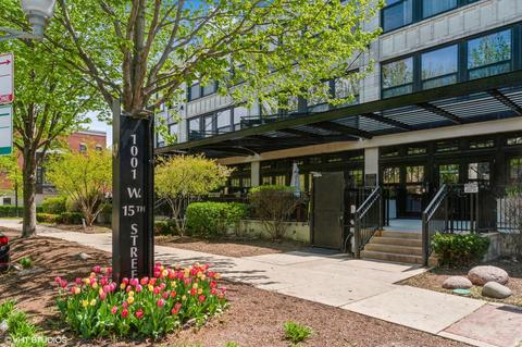 1001 W 15th St #216, Chicago, IL 60608