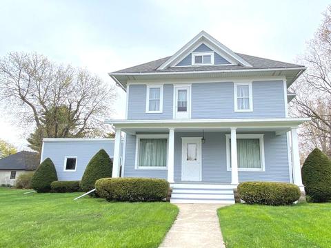 612 N 1st St, Ashton, IL 61006