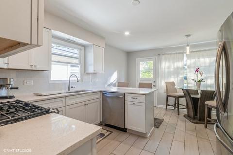 339 Bennett Ln, Des Plaines, IL 60016 photo 6
