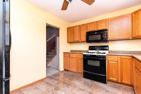 112 Thackeray Dr, Bolingbrook, IL 60440 photo 8