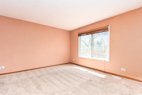 112 Thackeray Dr, Bolingbrook, IL 60440 photo 4