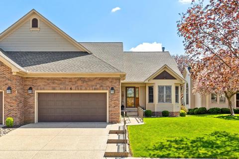 4 Spruce Ct, Bloomington, IL 61704 photo 1