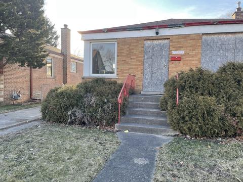 12820 S May St, Calumet Park, IL 60827