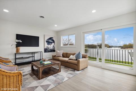 2811 W Manitou Trl, Mchenry, IL 60051 photo 2