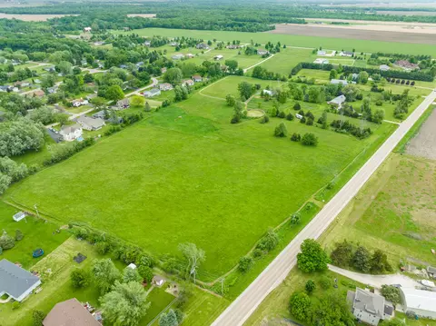 000 E 2351st Rd, Somonauk, IL 60552