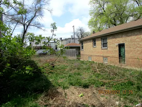 1052 N Harding Ave, Chicago, IL 60651 photo 2