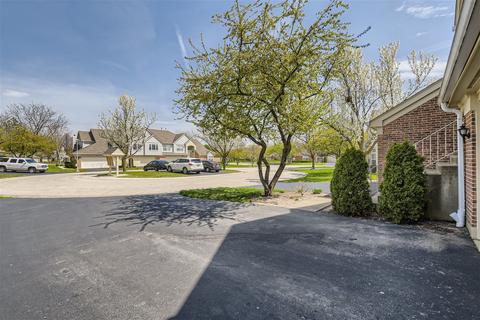 375 Aberdeen Ct #2, Bartlett, IL 60103 photo 2