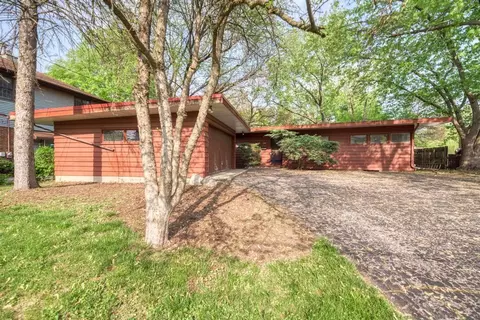 5813 Middaugh Ave, Downers Grove, IL 60516