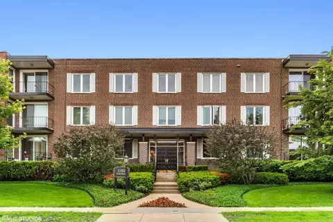 1350 N Western Ave #204, Lake Forest, IL 60045