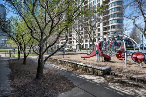 210 E Pearson Ave #15D, Chicago, IL 60611 photo 34
