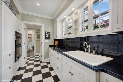 210 E Pearson Ave #15D, Chicago, IL 60611 photo 16