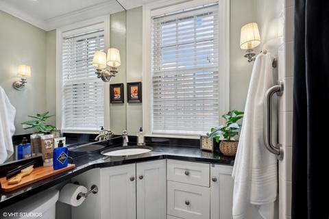210 E Pearson Ave #15D, Chicago, IL 60611 photo 19