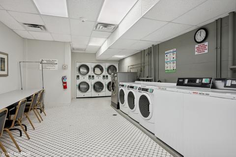 210 E Pearson Ave #15D, Chicago, IL 60611 photo 26