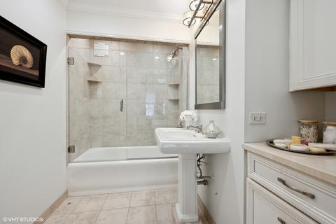 210 E Pearson Ave #15D, Chicago, IL 60611 photo 12