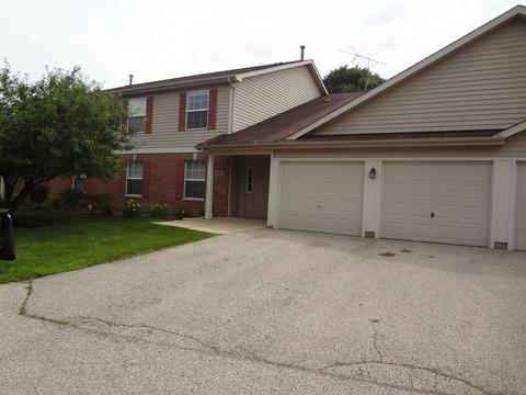 978 N Village Dr #4, Round Lake Beach, IL 60073