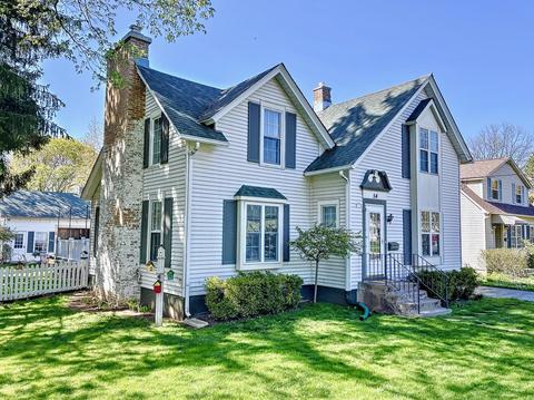54 Pomeroy Ave, Crystal Lake, IL 60014