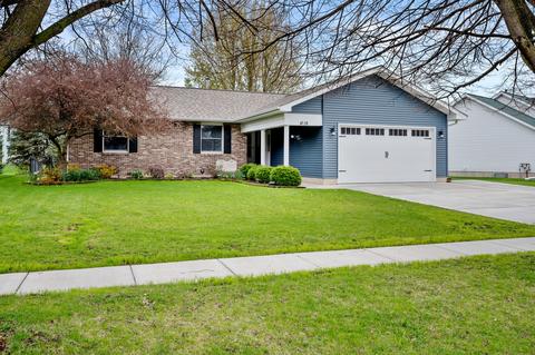 1516 Larson St, Sycamore, IL 60178