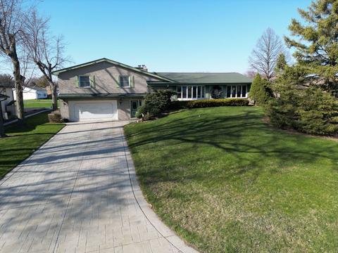 930 86th St, Downers Grove, IL 60516