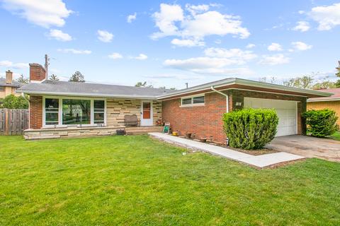 5 Stonegate Rd, La Grange Park, IL 60526
