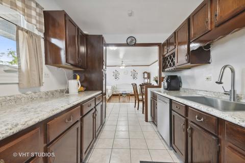 261 Renee Ter, Wheeling, IL 60090 photo 5