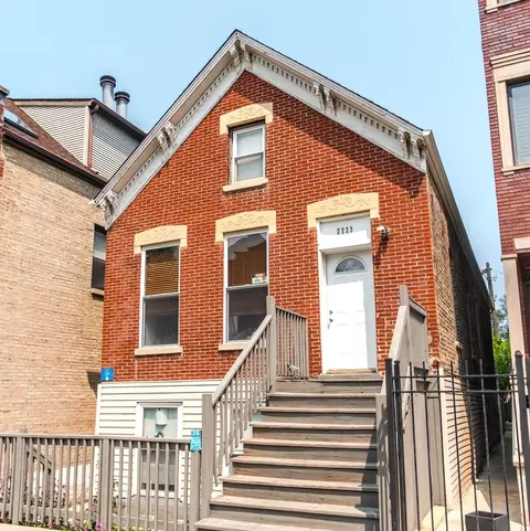 2223 N Hoyne Ave, Chicago, IL 60647