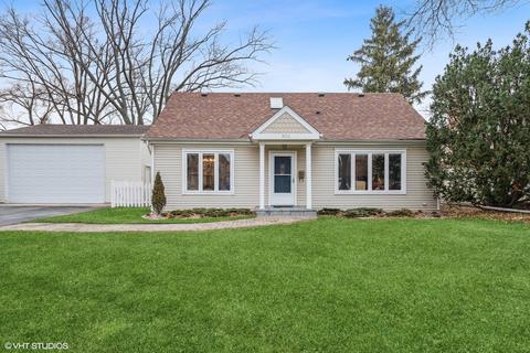 3216 Crestwood Ln, Glenview, IL 60025