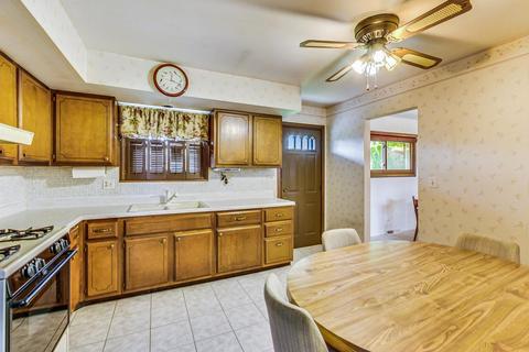 1801 E Aztec Ln, Mount Prospect, IL 60056 photo 13