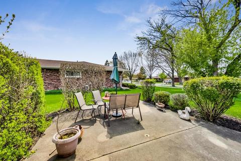 1801 E Aztec Ln, Mount Prospect, IL 60056 photo 5