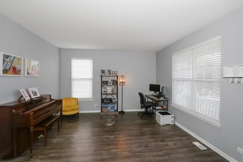 331 Weymouth Ave, Elgin, IL 60124 photo 9