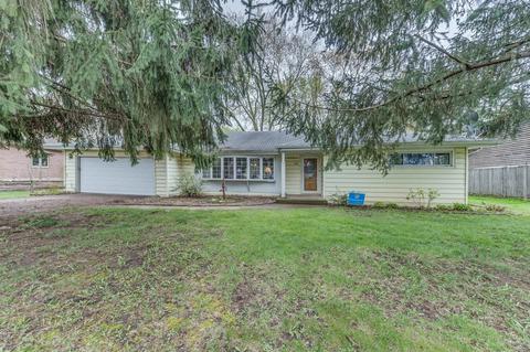 355 W Woodworth Pl, Roselle, IL 60172