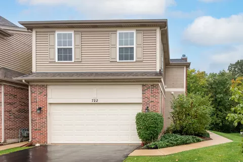 722 Oak Hollow Rd #722, Crystal Lake, IL 60014