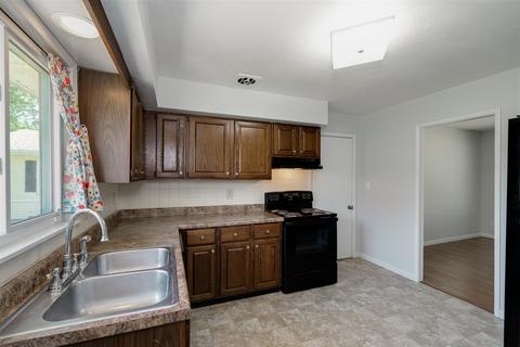 818 Parmon Rd, Bloomington, IL 61701 photo 9