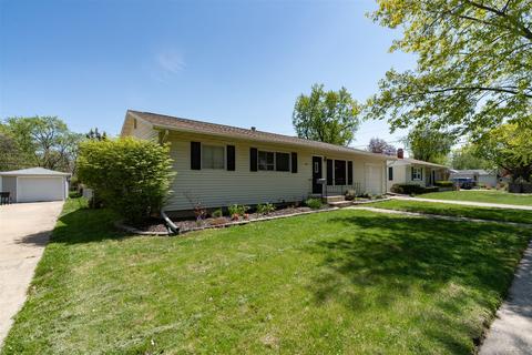 818 Parmon Rd, Bloomington, IL 61701 photo 3