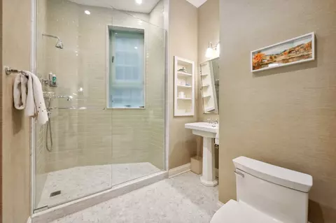 48 E Cedar St, Chicago, IL 60611 photo 32