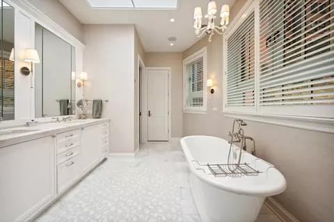 48 E Cedar St, Chicago, IL 60611 photo 27