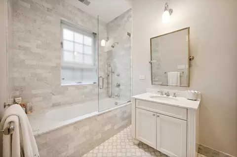 48 E Cedar St, Chicago, IL 60611 photo 35